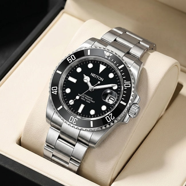 40mm automatic winding diver's watch in its box